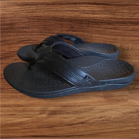 M10 Vionic Tide II Post Toe Sandal Black Mens 10 EUC main image 6